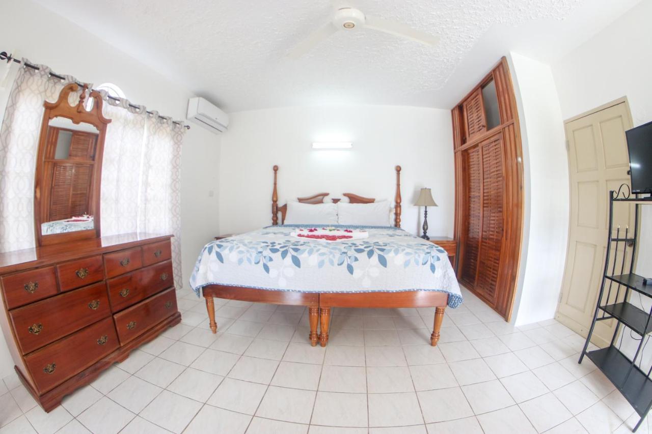 Van Villa Guesthouse Negril Extérieur photo