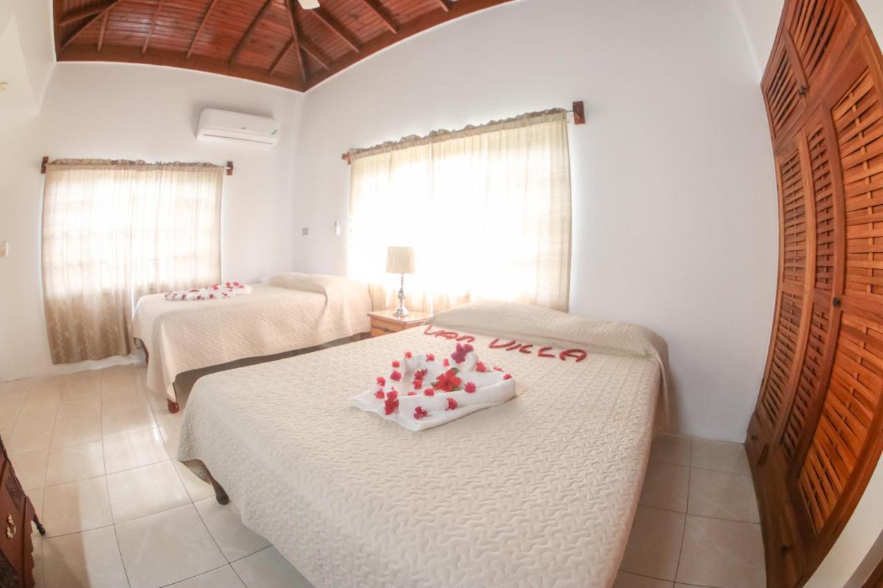 Van Villa Guesthouse Negril Extérieur photo